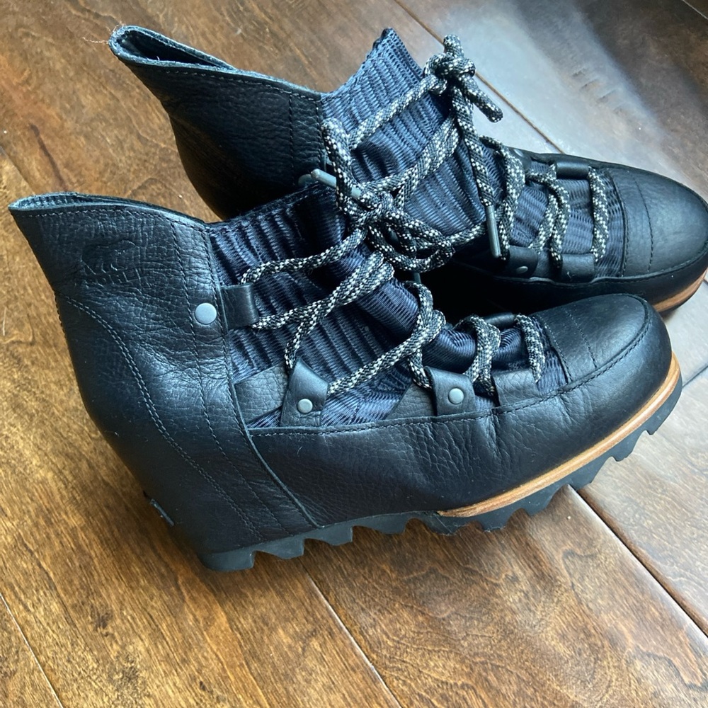 Sorel Sandy Hidden Wedge Lace Up Ankle Booties Black Leather Womens Size 7